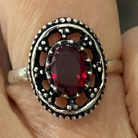 Size 6 Garnet and 925 Sterling Silver Ring - Picture 1 of 5